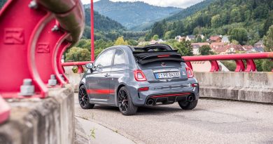 Abarth 695 XSR Yamaha im Fahrbericht und Test - 165 PS und Akrapovic Anlage Ausfahrt in die Vogesen AUTOmativ.de Benjamin Brodbeck