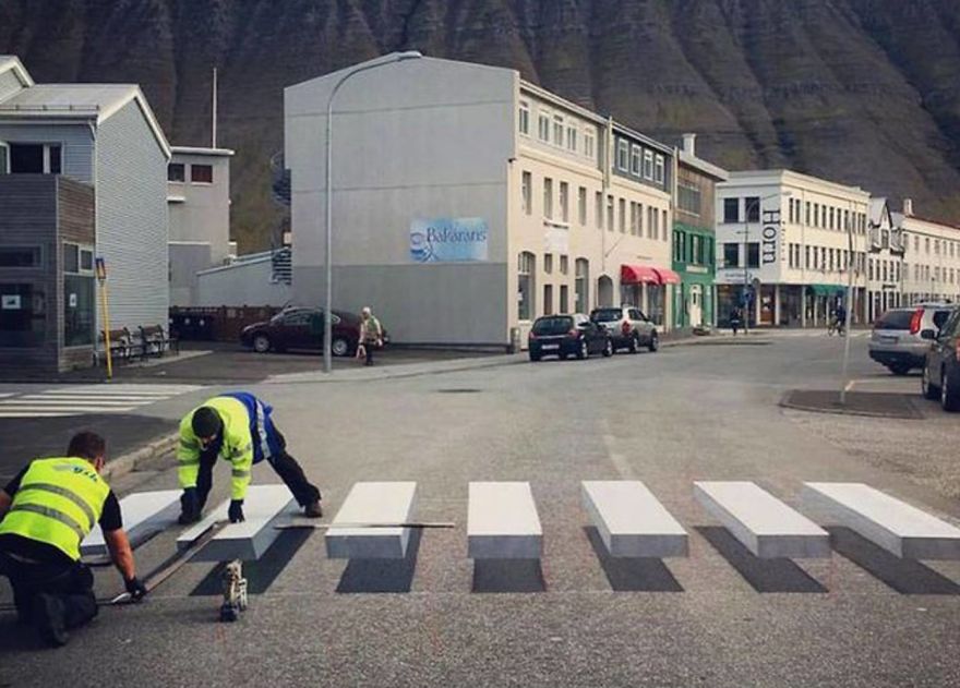 3D pedestrian crossing island 59f038c5d0cad  880 - 3D-Zebrastreifen gegen Raser in Städten - eine Alternative?