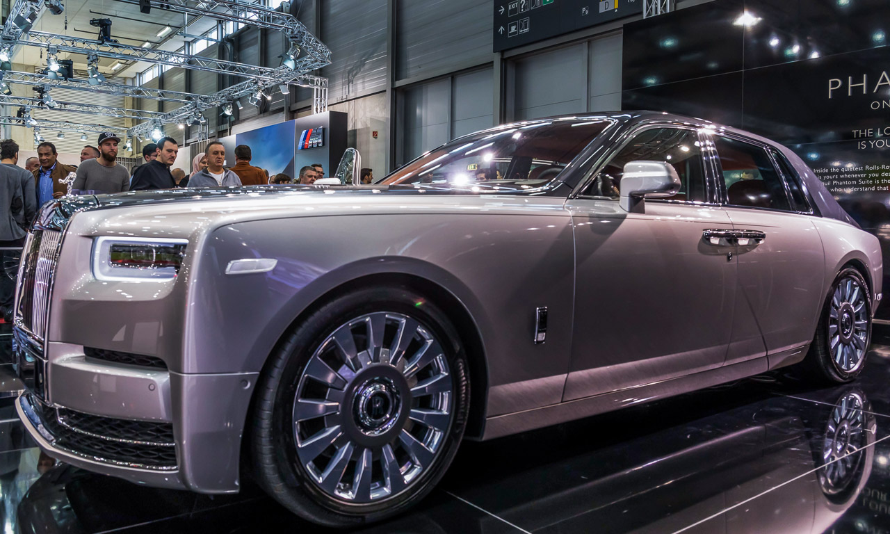 Vienna Auto Show 2018 Rundgang mit Donjeta Salihi AUTOmativ.de Benjamin Brodbeck Rolls Royce Phantom Alfa Romeo Stelvio Quadrifoglio 12 - Sitzprobe im neuen Rolls-Royce Phantom - oder doch in einer Luxusyacht?