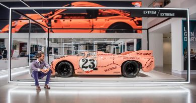 70 Jahre Porsche VW Group Drive Ausstellung Porsche Museum Berlin Rundgang 911 Magazin Benjamin Brodbeck AUTOmativ.de 38 390x205 - Nachts im Museum: 70 Jahre Porsche im VW Drive Group Forum Berlin Friedrichsstraße