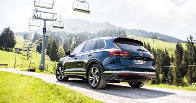 1Volkswagen VW Touareg Elegance V6 3.0 286 PS 600 Nm 2018 Fahrbericht Test Aquamarineblau Metallic Salzburg Tirol Benjamin Brodbeck AUTOmativ.de 31 390x205 - Fahrbericht neuer VW Touareg 3.0 TDI (286 PS): Dynamischer Schwergewichtsleichtfuß