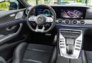 Das Cockpit des Mercedes-AMG GT 4-Türer sieht aus wie eine billige Spielekonsole