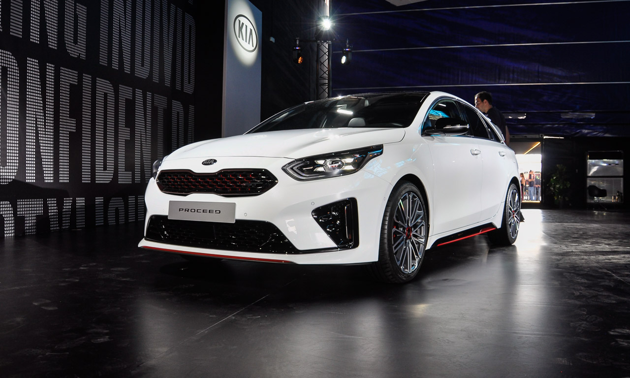 Kia ProCeed GT ShootingBrake Kia Ceed Test Premiere Ilona Farsky Benjamin Brodbeck AUTOmativ.de Barcelona 3 - Was kann der Kia ProCeed GT? Ist es nur ein Shooting Brake oder doch mehr? Sitzprobe!