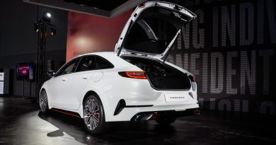 Kia ProCeed GT ShootingBrake Kia Ceed Test Premiere Ilona Farsky Benjamin Brodbeck AUTOmativ.de Barcelona 4 390x205 - Was kann der Kia ProCeed GT? Ist es nur ein Shooting Brake oder doch mehr? Sitzprobe!