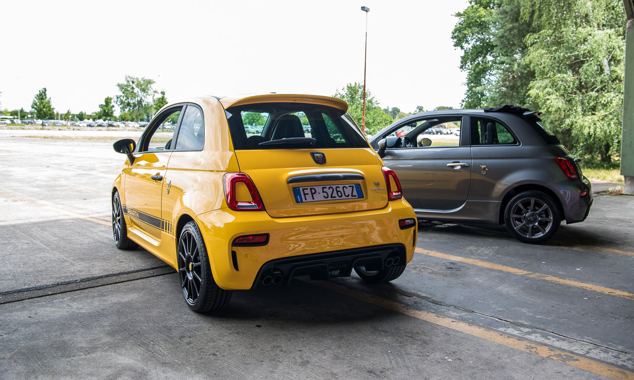 Abarth 595 Competizione und Abarth 595 im Fahrbericht und Test Vergleich der Abarth 500 Versionen bei AUTOmativ.de Benjamin Brodbeck 4 - Muss es immer Competizione sein? Zwei Abarth 595 Modelle im Test und Vergleich!