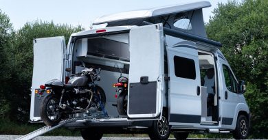 Citroën Jumper Biker Solution Wohnmobil Reisemobil AUTOmativ.de 2 390x205 - Wenn Motorrad und Camping fusionieren: Citroën Jumper Biker Solution Wohnmobil