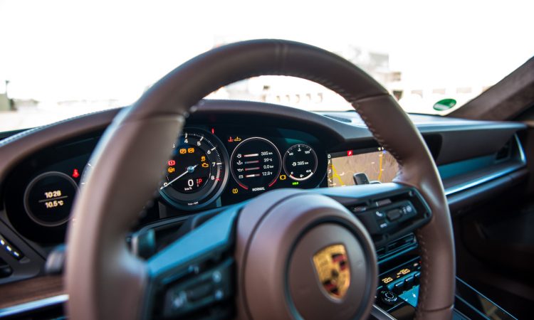 Porsche 911 Carrera 4S 992 Jet Black Metallic im Test und Fahrbericht Porsche 992 Test AUTOmativ.de Benjamin Brodbeck 31 1 750x450 - Neuer Porsche 911 Carrera 4S (992) im Test: Ikone der Superlative