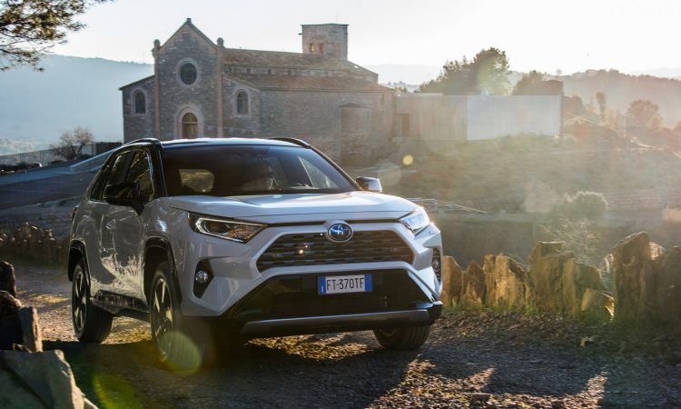 Toyota RAV 4 Hybrid AUTOmativ.de 20 750x450 - Der neue Toyota RAV4 Hybrid startet bei 32.990 Euro