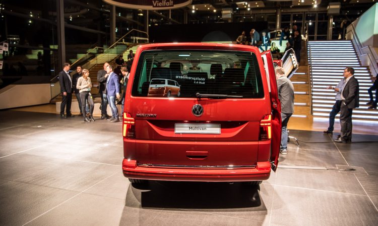 Volkswagen VW T6.1 Bulli T6 Facelift erste Sitzprobe und Review Walkaround Hat sich so viel geaendert 12 750x450 - Sitzprobe im neuen VW T6.1 Bulli Facelift: MIB3-System und mehr Assistenz!