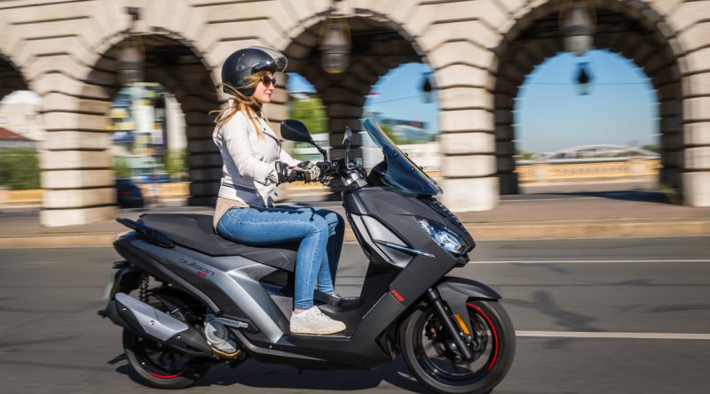 Der neue Peugeot Pulsion Roller Motorrad im Test AUTOmativ.de Ilona Farsky 19 800x445 - Test neuer Peugeot Pulsion: Die Crème de la Crème unter den Rollern