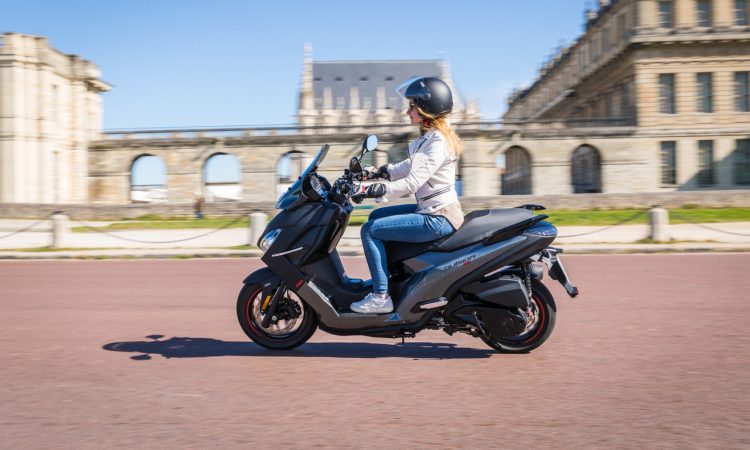 Der neue Peugeot Pulsion Roller Motorrad im Test AUTOmativ.de Ilona Farsky 28 750x450 - Test neuer Peugeot Pulsion: Die Crème de la Crème unter den Rollern