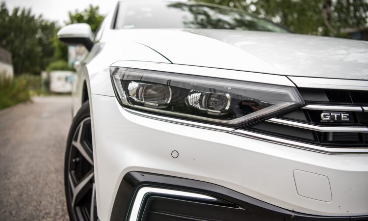 Volkswagen VW Passat R Line GTE Passat Alltrack 2020 im Test und Fahrbericht AUTOmativ.de Benjamin Brodbeck Ilona Farsky 12 750x450 - VW Passat R-Line 2.0 TSI (FL) im Fahrbericht: Schick - und vollgepackt mit Technik