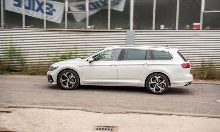 Volkswagen VW Passat R Line GTE Passat Alltrack 2020 im Test und Fahrbericht AUTOmativ.de Benjamin Brodbeck Ilona Farsky 25 750x450 - VW Passat R-Line 2.0 TSI (FL) im Fahrbericht: Schick - und vollgepackt mit Technik