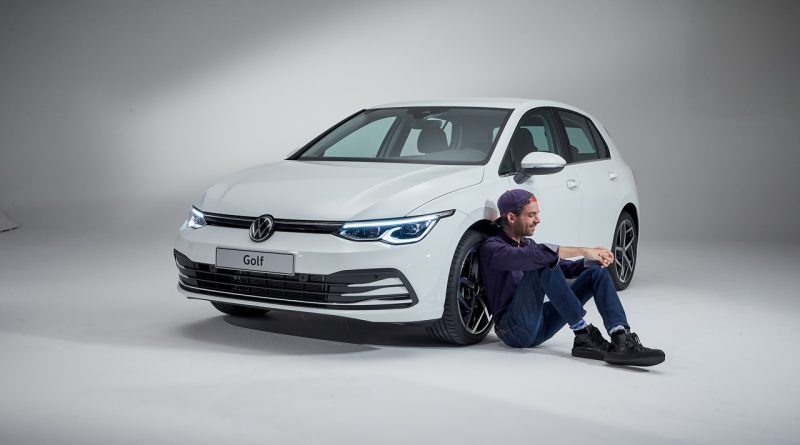 Neues Touch-Lenkrad von VW im Test während der Fahrt im neuen Golf