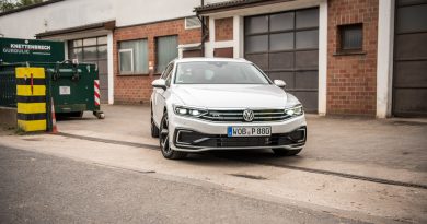 Volkswagen VW Passat R Line GTE Passat Alltrack 2020 im Test und Fahrbericht AUTOmativ.de Benjamin Brodbeck Ilona Farsky 30 390x205 - Fahrbericht VW Passat GTE Variant (2019): Elektro-Komfort-Dynamiker