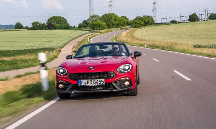 Abarth 124 Spider Test Fahrbericht AUTOmativ.de Benjamin Brodbeck Ilona Farsky Stefan Emmerich 718 Boxster Mazda MX 5 LQ 65 750x450 - Test: Kann der Abarth 124 Spider auch Gebrauchtwagen? - Vergleich Mazda MX-5 (2002)