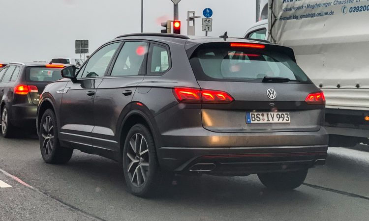 Neuer VW Touareg R 4 750x450 - Ungetarnt: Neuer VW Touareg R mit Porsche-Motor und über 450 PS!