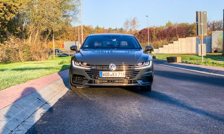 Volkswagen VW Arteon kurz gefahren AUTOmativ.de 11 750x450 - Kurz gefahren: VW Arteon 2.0 TDI R-Line mit präsentem Dieselsound