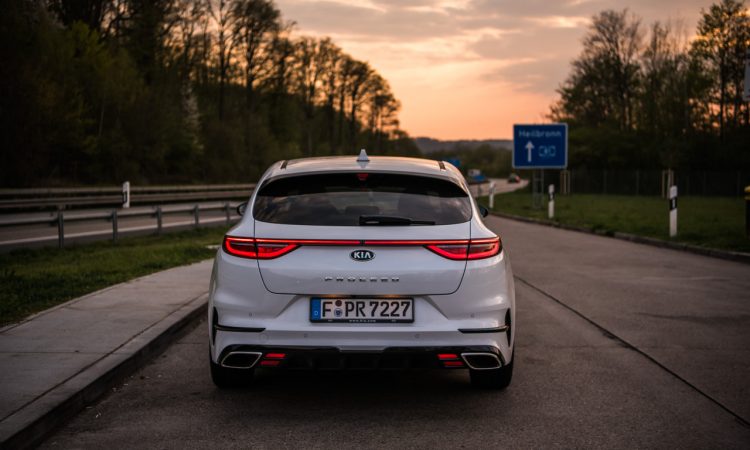 Kia Proceed GT 2020 Handschalter im Test und Fahrbericht Sound Technik Alltag AUTOmativ.de Benjamin Brodbeck 73 750x450 - Kia ProCeed GT 1.6 T-GDi als Handschalter im Fahrbericht: Mehr Spaß mit 6?