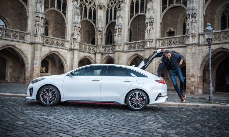 Kia Proceed GT 2020 Handschalter im Test und Fahrbericht Sound Technik Alltag AUTOmativ.de Benjamin Brodbeck 50 750x450 - Kia ProCeed GT 1.6 T-GDi als Handschalter im Fahrbericht: Mehr Spaß mit 6?