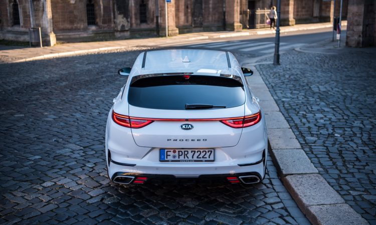 Kia Proceed GT 2020 Handschalter im Test und Fahrbericht Sound Technik Alltag AUTOmativ.de Benjamin Brodbeck 85 750x450 - Kia ProCeed GT 1.6 T-GDi als Handschalter im Fahrbericht: Mehr Spaß mit 6?