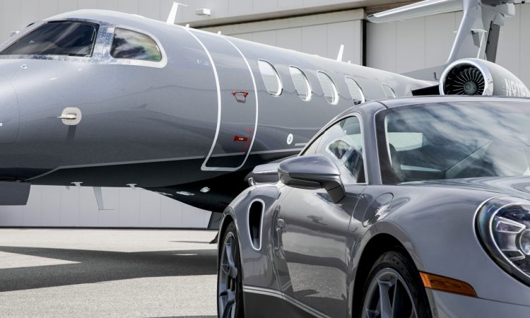 Porsche 911 exklusives Duo aus Sportwagen und Flugzeug vor besondere Edition Business Jets Embraer Phenom 300E 6 750x450 - Exklusiver Porsche 911 Turbo S bei Bestellung eines Embraer Jet