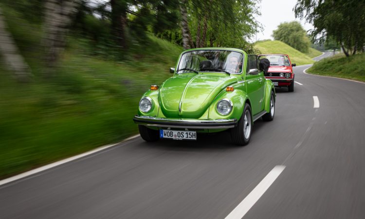 Volkswagen VW Kaefer 1303 Cabriolet Golf 1 Cabriolet Erdbeerkoerbchen Ausfahrt Challenge AUTOmativ.de 15 750x450 - Wenn Cabrio, dann VW Käfer 1303 oder Golf 1 "Erdbeerkörbchen"?