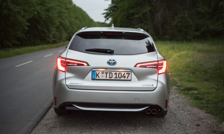 Toyota Corolla TS 2.0l Hybrid Lounge Assistenz Verbrauch Material Platz Exterieur Interieur im Test und Fahrbericht AUTOmativ.de 1 750x450 - Toyota Corolla TS 2.0l Hybrid im Test: Zeitlos geht anders