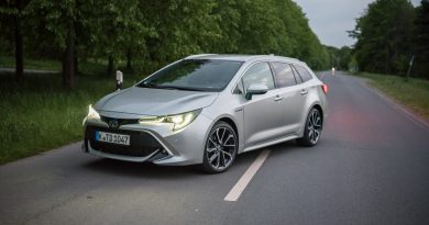 Toyota Corolla TS 2.0l Hybrid Lounge Assistenz Verbrauch Material Platz Exterieur Interieur im Test und Fahrbericht AUTOmativ.de 19 390x205 - Toyota Corolla TS 2.0l Hybrid im Test: Zeitlos geht anders