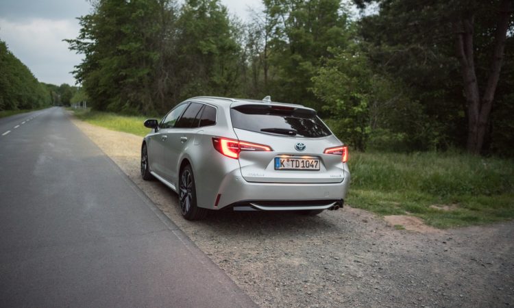 Toyota Corolla TS 2.0l Hybrid Lounge Assistenz Verbrauch Material Platz Exterieur Interieur im Test und Fahrbericht AUTOmativ.de 2 750x450 - Toyota Corolla TS 2.0l Hybrid im Test: Zeitlos geht anders