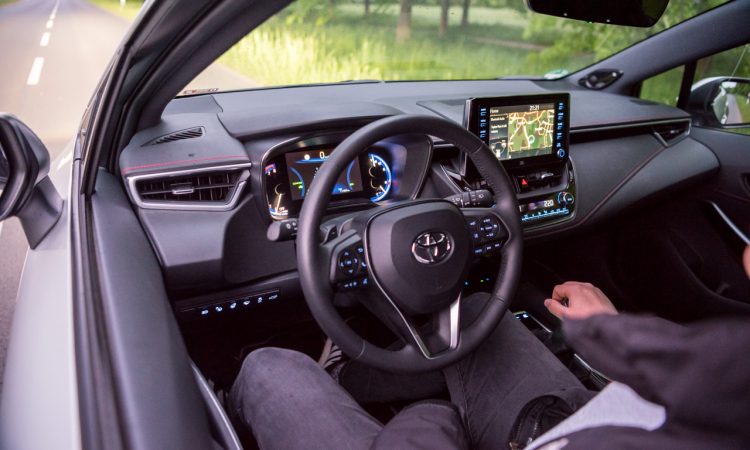 Toyota Corolla TS 2.0l Hybrid Lounge Assistenz Verbrauch Material Platz Exterieur Interieur im Test und Fahrbericht AUTOmativ.de 22 750x450 - Toyota Corolla TS 2.0l Hybrid im Test: Zeitlos geht anders