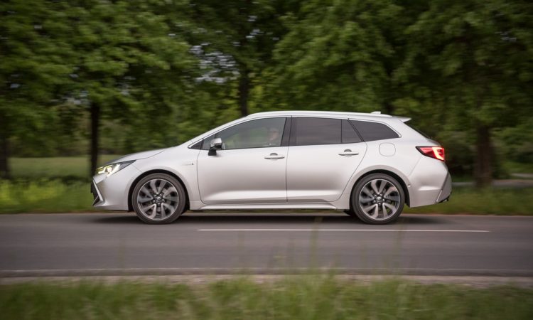 Toyota Corolla TS 2.0l Hybrid Lounge Assistenz Verbrauch Material Platz Exterieur Interieur im Test und Fahrbericht AUTOmativ.de 5 750x450 - Toyota Corolla TS 2.0l Hybrid im Test: Zeitlos geht anders