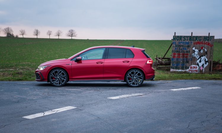 Volkswagen VW Golf 8 GTI 2020 Handschalter Kings Red Beschleunigung Fahrwerk DCC Test und Fahrbericht AUTOmativ.de Test 34 750x450 - Fahrbericht VW Golf 8 GTI Handschalter: Rot wie ein König