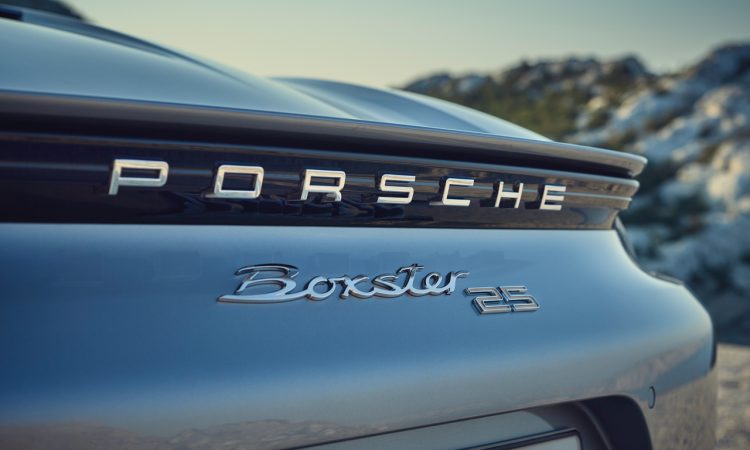 Porsche Boxster 25 Jahre limitiertes Jubilaeumsmodell 6 750x450 - Porsche Boxster 25 Jahre: Limitiertes Jubiläumsmodell mit goldenen Applikationen