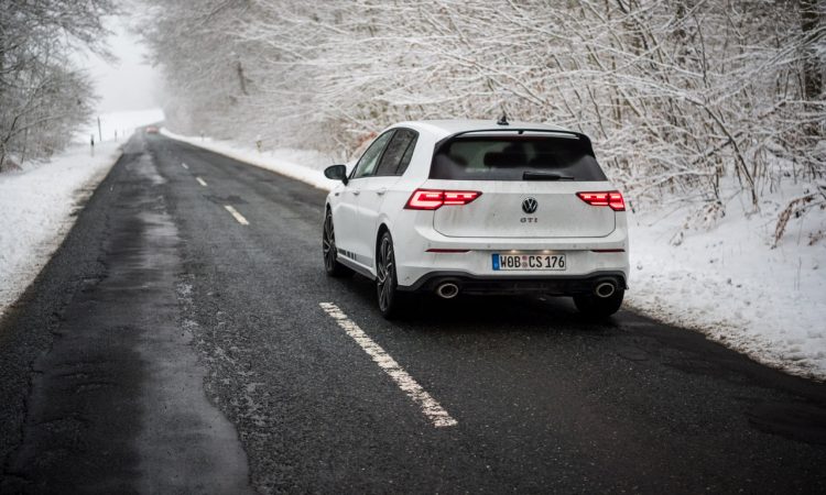 VW Golf 8 GTI Clubsport 2021 im Test und Fahrbericht 300 PS Lohnt es sich Golf GTI AUTOmativ.de Benjamin Brodbeck COVER 35 750x450 - Fahrbericht VW Golf 8 GTI Clubsport: Das ist der Echte!