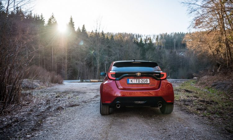 Toyota GR Yaris 2021 261 PS Allrad Karmina Rot Test und Fahrbericht WRC AUTOmativ.de Benjamin Brodbeck 21 750x450 - Toyota GR Yaris (2021) im Test und Deep-Dive: WRC-Rallyeauto für alle!