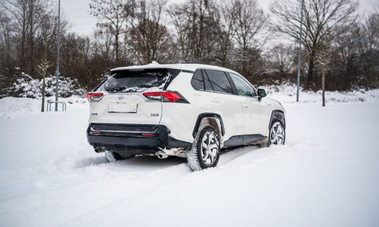 Toyota RAV4 Plug in Hybrid PHEV Test Fahrbericht AUTOmativ.de 14 750x450 - Fahrbericht Toyota RAV4 PHEV: 306 PS-Hybrid-SUV perfekt für den Winter?