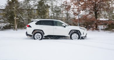 Toyota RAV4 Plug in Hybrid PHEV Test Fahrbericht AUTOmativ.de 18 390x205 - Fahrbericht Toyota RAV4 PHEV: 306 PS-Hybrid-SUV perfekt für den Winter?