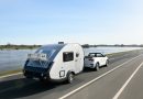 TaB 320 von Knaus Tabbert 650 Kg Mini Retro Wohnanhaenger mit VW T Roc Cabriolet R Line AUTOmativ 5 130x90 - Neuer Audi RS 3 Sportback und Limousine (2021): Ist das alles?!