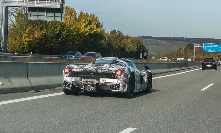 Ferrari Hypercar 2022 Le Mans LaFerrari Nachfolger Erlkoenig Prototyp Ferrari Hybrid AUTOmativ.de 1 750x450 - Neues Ferrari Hypercar für 2023? LaFerrari-Nachfolger gesichtet