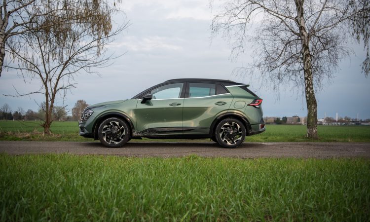 Kia Sportage 1.6 T GDI 48V AWD GT Line 2022 Fahrbericht Test Review Ausstattung Preis Fahrdynamik AUTOmativ.de Benjamin Brodbeck Kia Sportage in Experiance Green Metallic 43 750x450 - Neuer Kia Sportage Fahrbericht: Mit eigenem Radstand für Europa