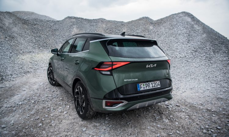 Kia Sportage 1.6 T GDI 48V AWD GT Line 2022 Fahrbericht Test Review Ausstattung Preis Fahrdynamik AUTOmativ.de Benjamin Brodbeck Kia Sportage in Experiance Green Metallic 6 750x450 - Neuer Kia Sportage Fahrbericht: Mit eigenem Radstand für Europa