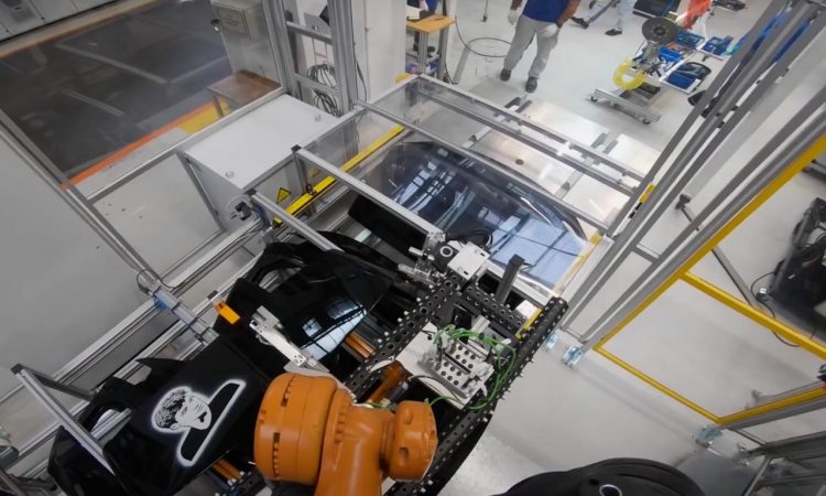 Roboter in der Fertigung 2 750x450 - Intelligente Roboter - der große Technologietrend in der Automobilindustrie