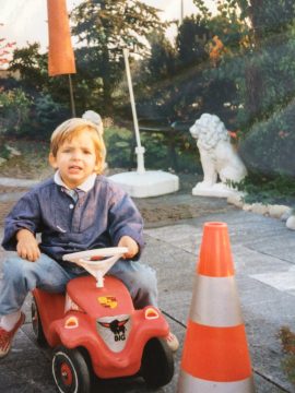 50 Jahre Bobbycar Kinderspielzeug Auto AUTOmativ.de Benjamin Brodbeck 1 270x360 - Happy Birthday, Bobby-Car! Kinder-Kult-Spielzeug wird 50 Jahre alt