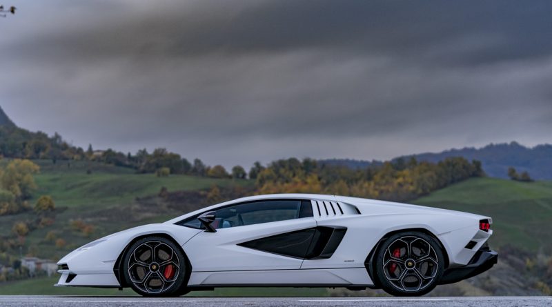 Lamborghini Countach LPI 800 4 AUTOmativ.de 14 800x445 - Lamborghini Countach LPI 800-4: Traum-Sportler-Ikone in freier Wildbahn