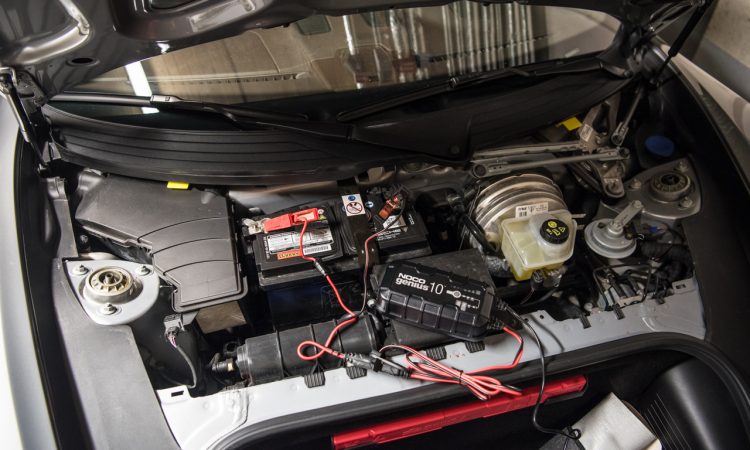 Noco Erhaltungsladungsgeraet Maintain Noco Genius10 Batterieladegeraet Test AUTOmativ.de Porsche Boxster GTS 4 750x450 - Noco Genius 10 (6V/12V 10-Amp) Batterieladegerät: Perfekt für's Überwintern