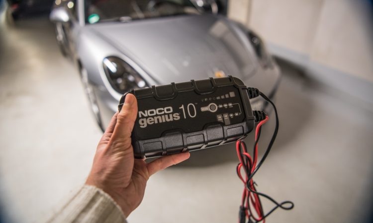 Noco Erhaltungsladungsgeraet Maintain Noco Genius10 Batterieladegeraet Test AUTOmativ.de Porsche Boxster GTS 6 750x450 - Noco Genius 10 (6V/12V 10-Amp) Batterieladegerät: Perfekt für's Überwintern