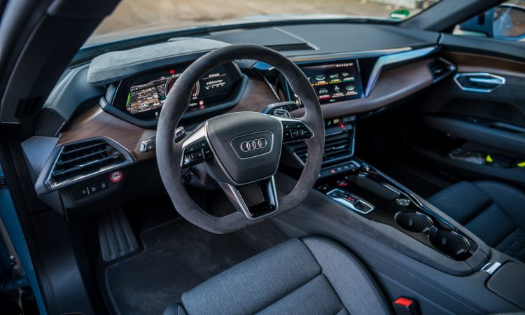 Audi e tron GT 2022 350 kW Review Test Fahrbericht AUTOmativ.de Benjamin Brodbeck 52 750x450 - Audi e-tron GT (2022) im Test: Warum e-tron GT wenn man auch Taycan haben kann?