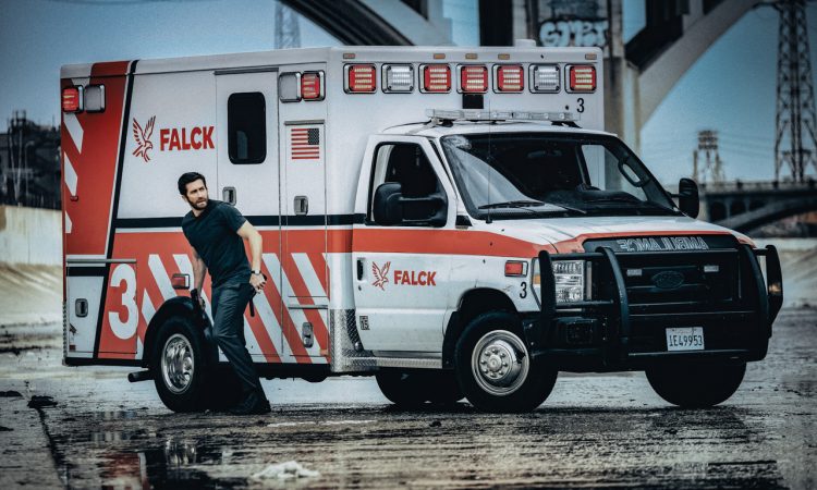 AMBULANCE Kinofilm Kinostart 24 Maers 2022 mit Jake Gyllenhaal Yahya Abdul Mateen II Eiza Gonzalez Devan Long Garret Dillahunt Regie Michael Bay 5 750x450 - Action-Film "Ambulance": Heiße Verfolgungsjagd durch LA mit dünner Story