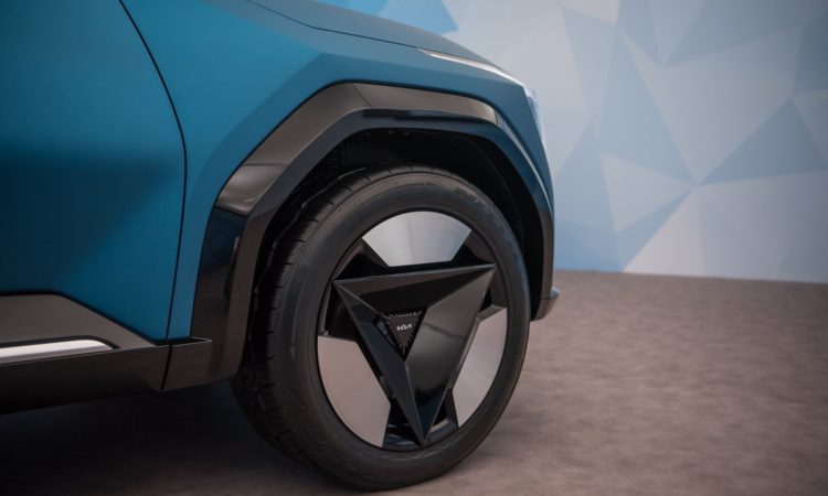 Kia EV9 SUV Concept Dreier Sitzbank vorne Serienversion kommt 2023 Review Kurzvorstellung AUTOmativ.de Benjamin Brodbeck 18 750x450 - Kia EV9 Concept: Ab 2023 schon Serie - mit Dreier-Sitzbank vorne!